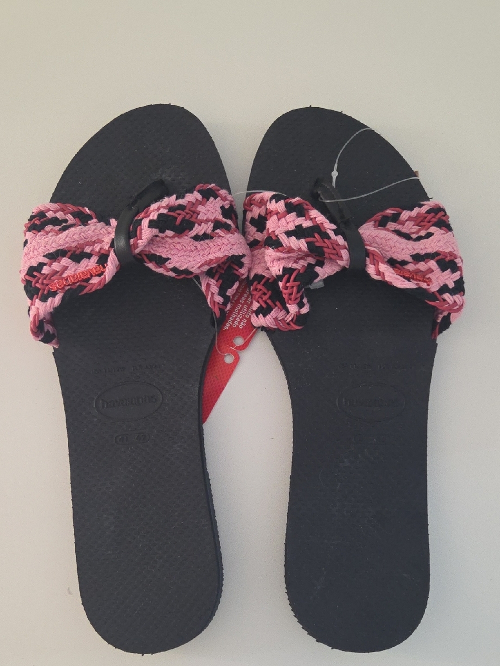 Havaianas Black Flip Sandals with Pink Braided Bow Accent Size 11/12W